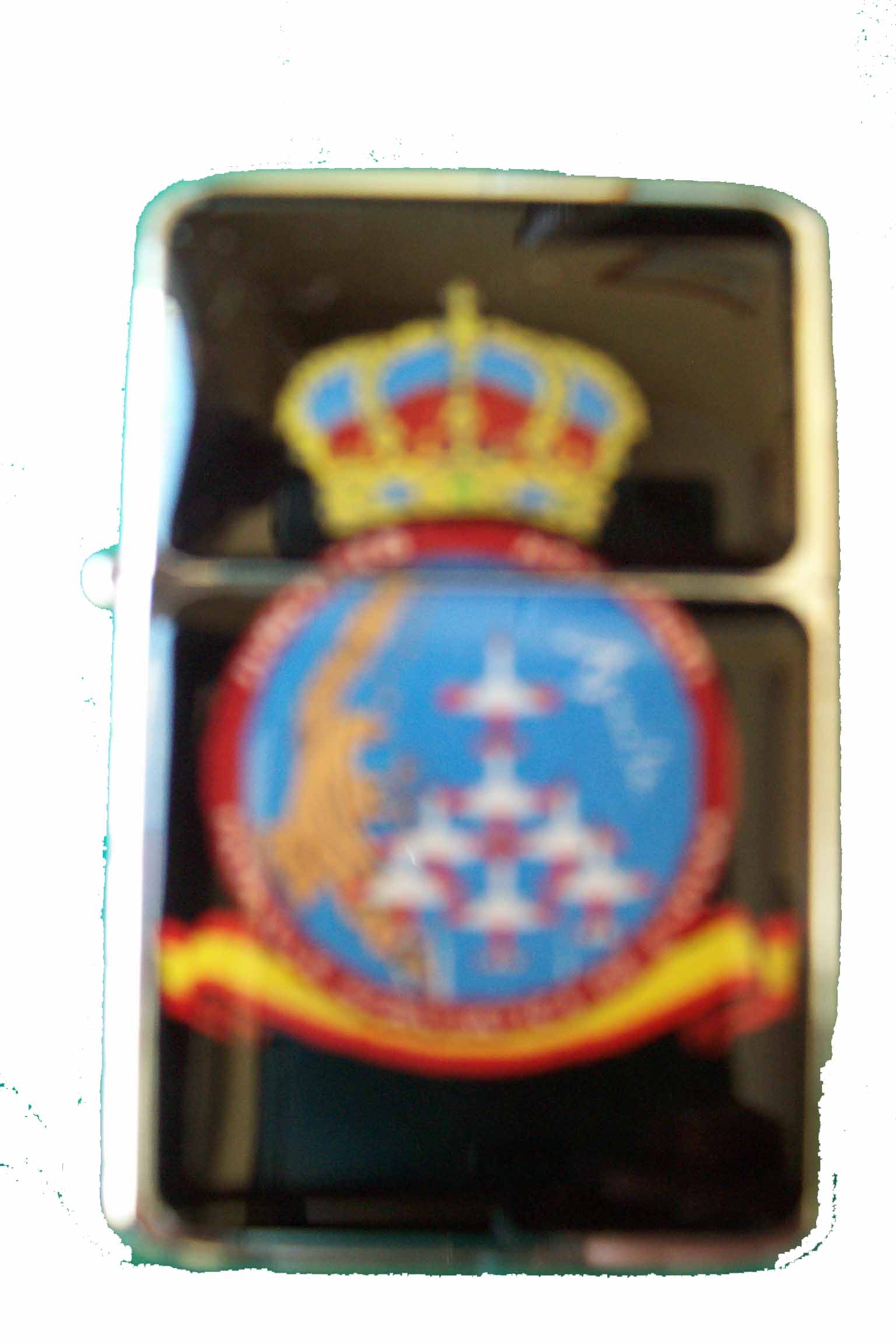 Mechero modelo Zippo con el escudo de la Patrulla Aguila.