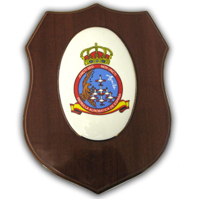 Metopa cerámica con escudo de la Patrulla Águila