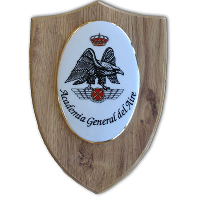 Metopa cerámica con escudo de la Academia General del Aire